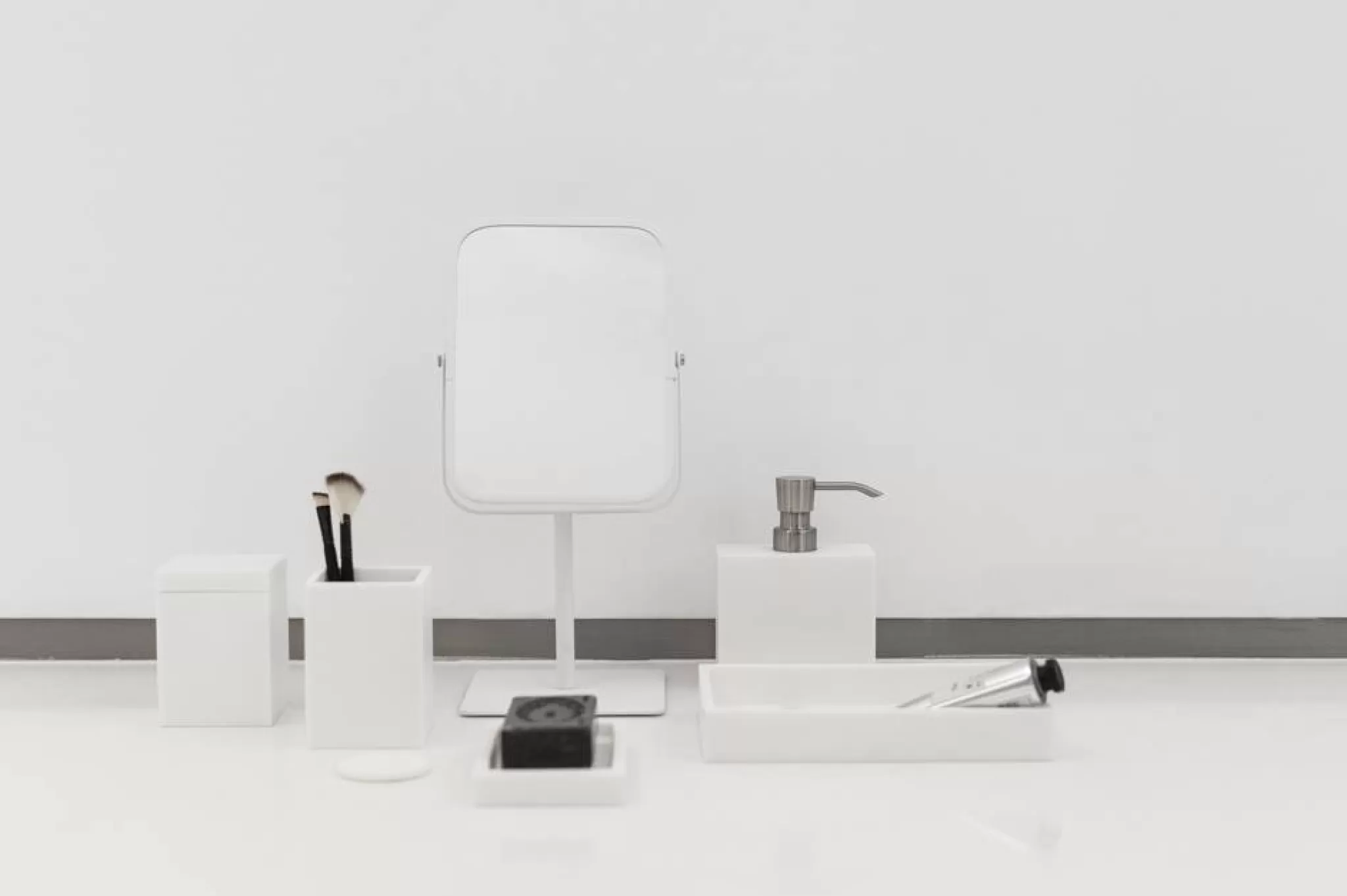 Aquanova Mirrors*Cosmetic Mirror Moon White-43 (Moomir-43)