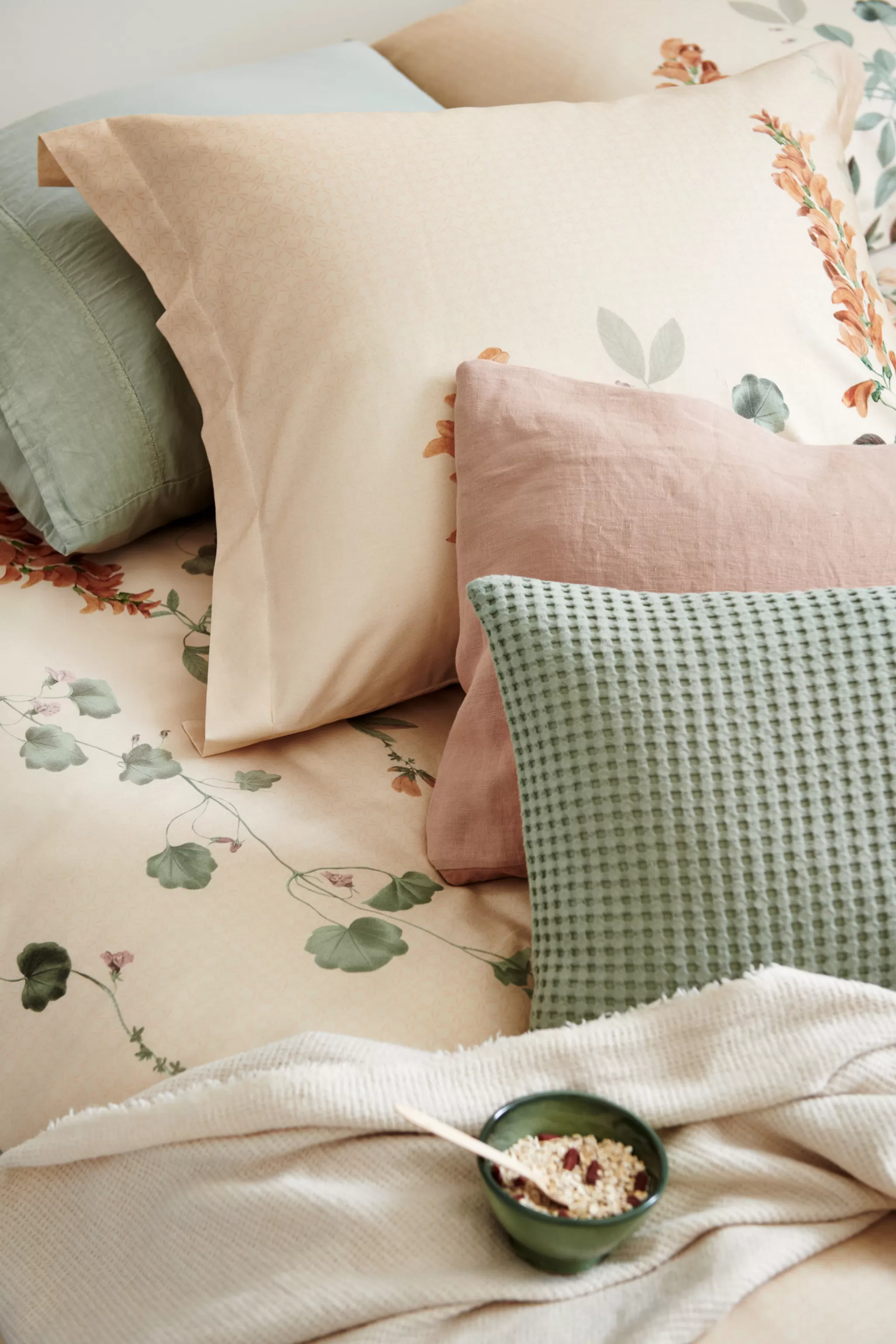 Shop Duvet Cover Victoria Champagne 140X220 Cm (Satin) Sasa21104 1 Person