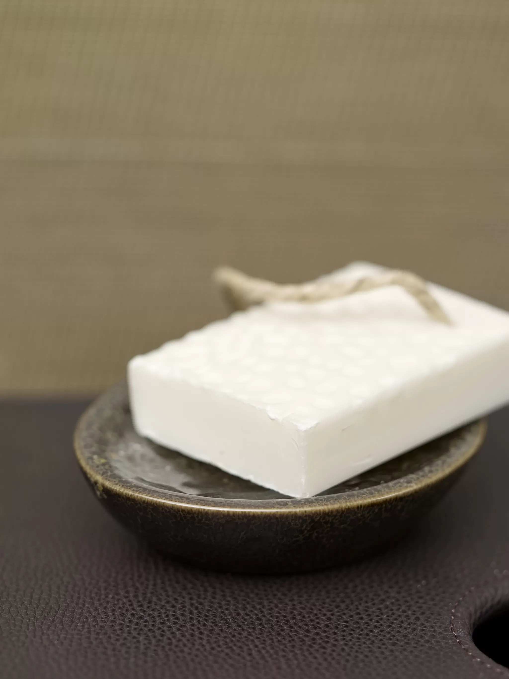 Aquanova Soap Dish*Soap Dish Ugo Vintage Bronze-854 (Ugosdi-854)