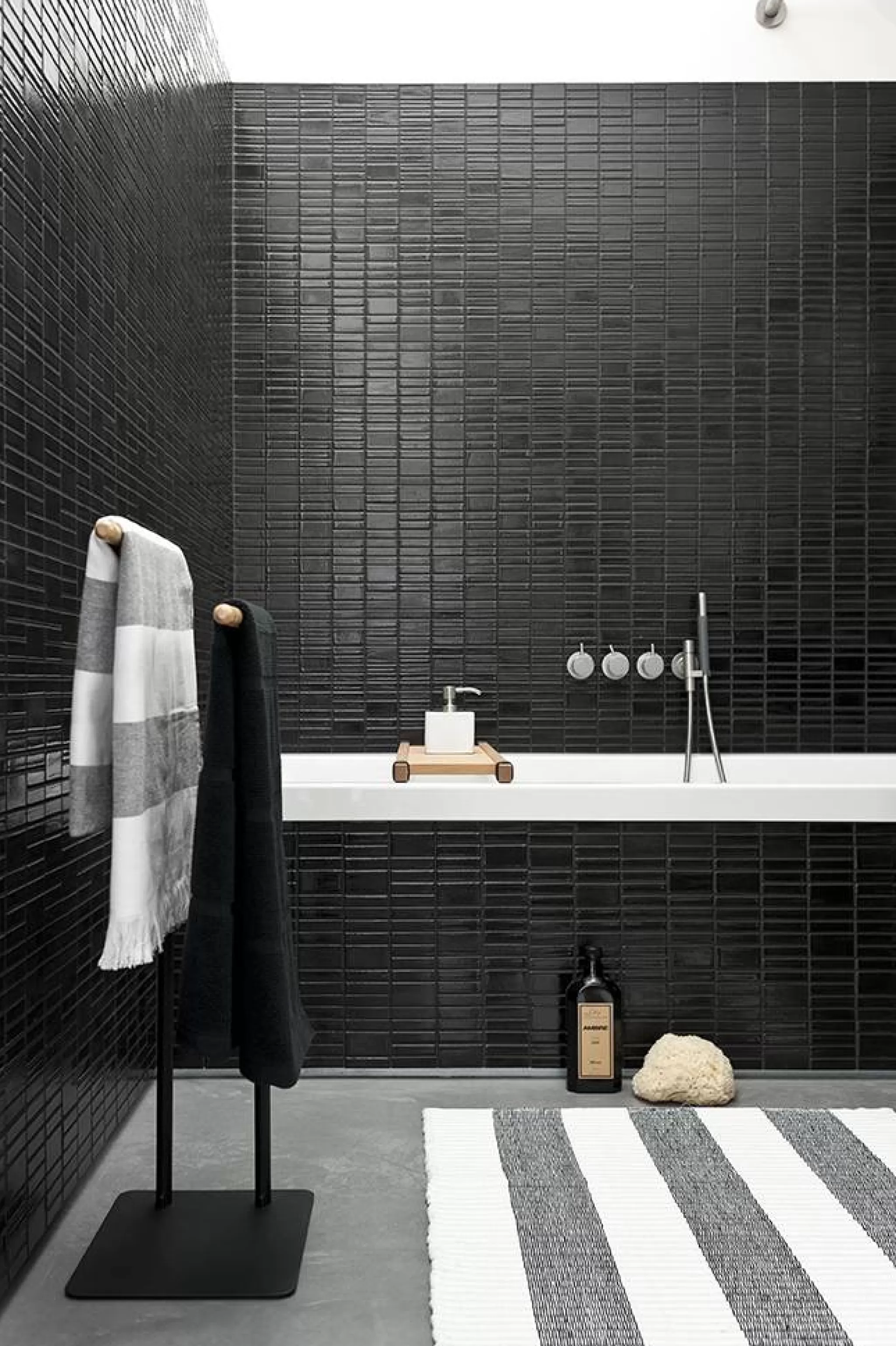 Aquanova Towel Rack*Towel Rack Oscar Black-09
