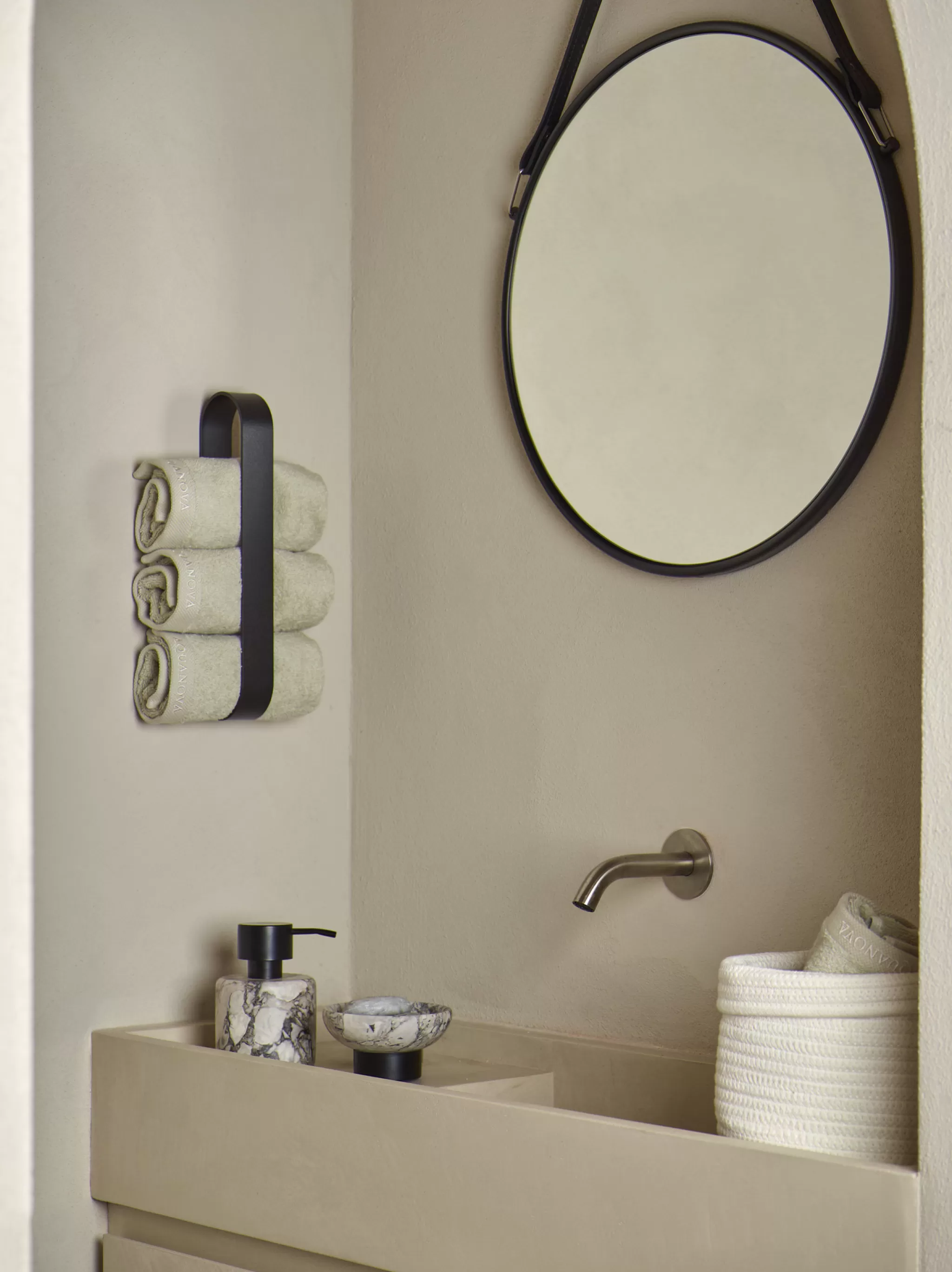 Aquanova Towel Rail*Wall Shelf Cyra, Color Black (Cyrwsm-09)
